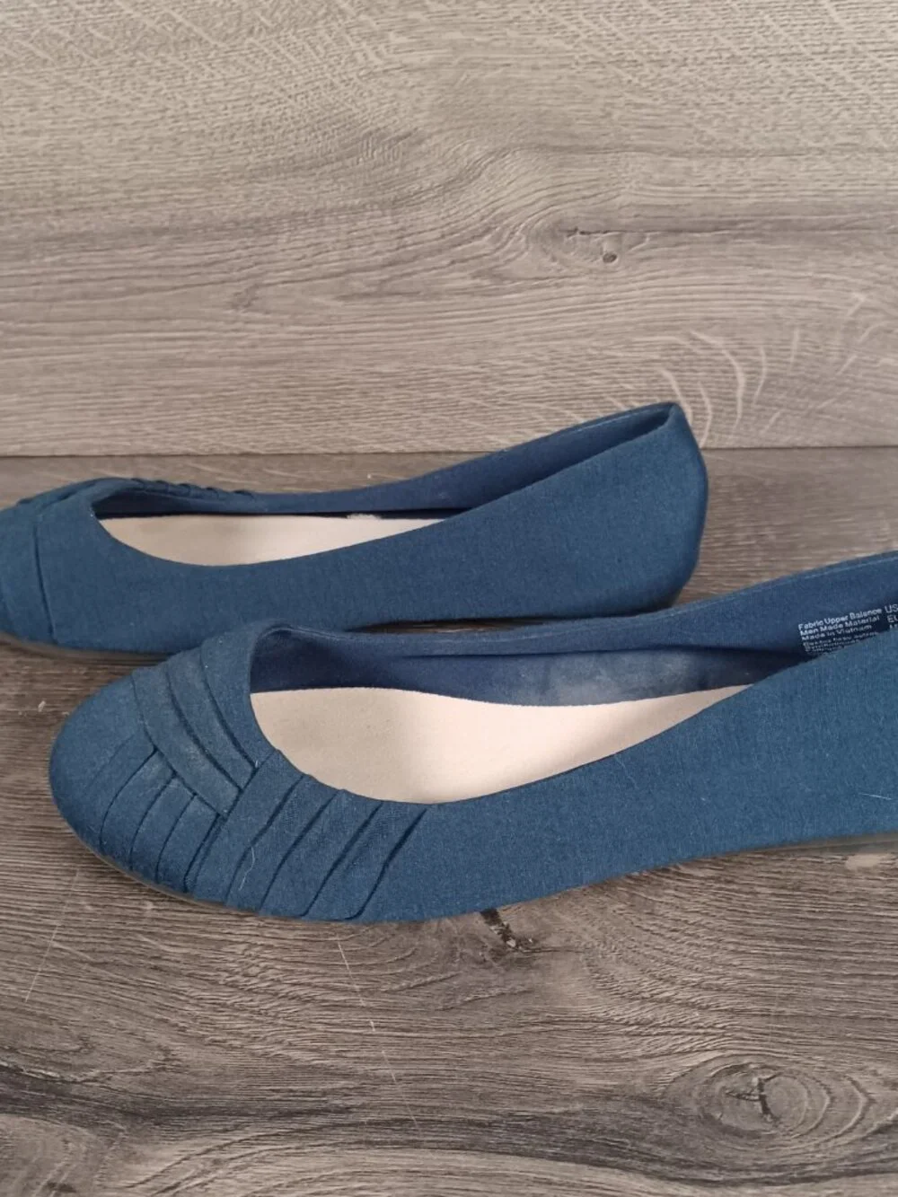 American Eagle Women's Size 7W Navy Blue Round Toe Pleated Ballet Flats